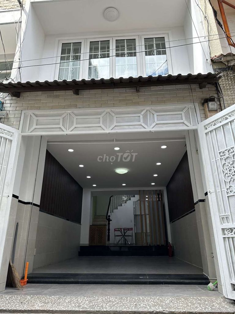 Nhà Mới Hxh Huỳnh Văn Bánh 4X15M . Trệt 3 Lầu . Giá 23Trieu