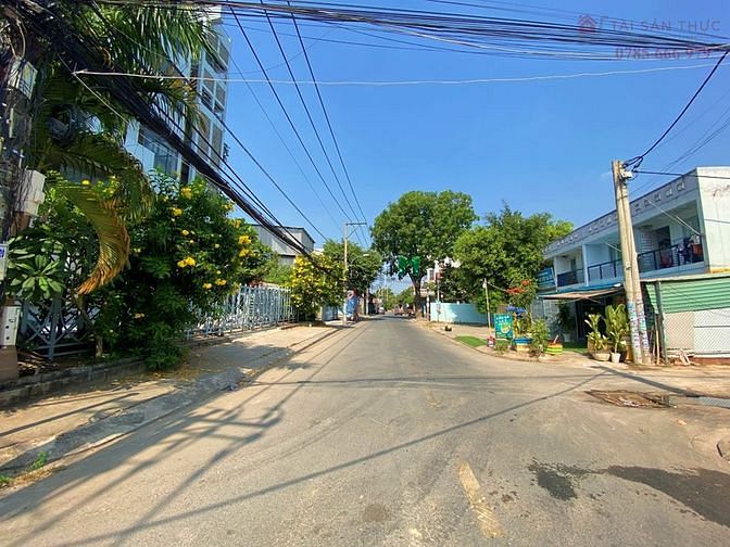 Đất Nhà Phố Dt 90M2 - Ngang 5X18M Sát Phạm Văn Đồng. Xây 1 Trệt 3 Lầu.