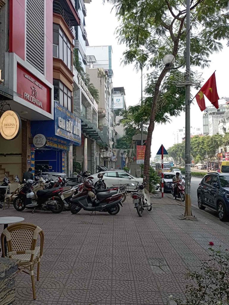 Toà Nhà Văn Phòng Mặt Phố Nguyễn Văn Cừ, Long Biên, Hà Nội. Thang Máy