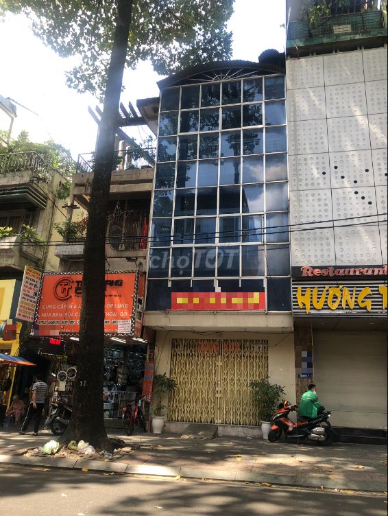 Ngang 4.8M - Nhà Mặt Tiền 52 Trần Quang Khải, Quận 1..!!