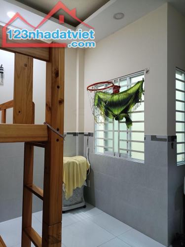 💥💥 Bán Nhà Gần Công Viên Lê Thị Riêng - Cmt8 Quận 3, 4X13M Có 3 Phòng Ngủ Gần Mặt Tiền