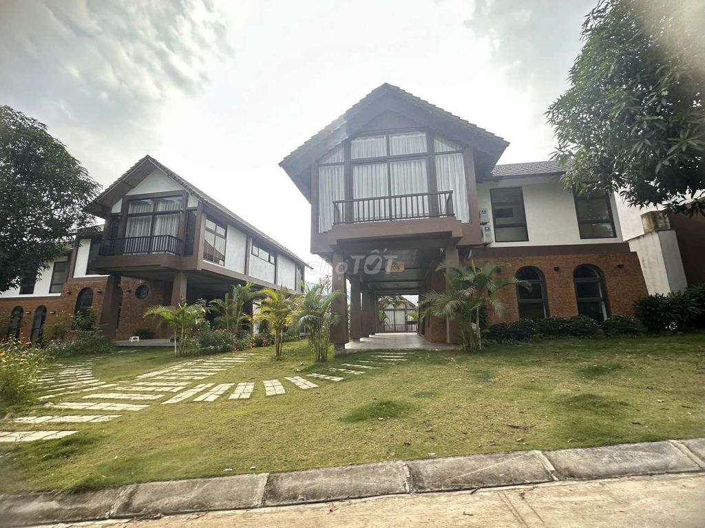 Bán Cắt Lỗ 2 Tỷ Biệt Thự Thang Mây Village Resort