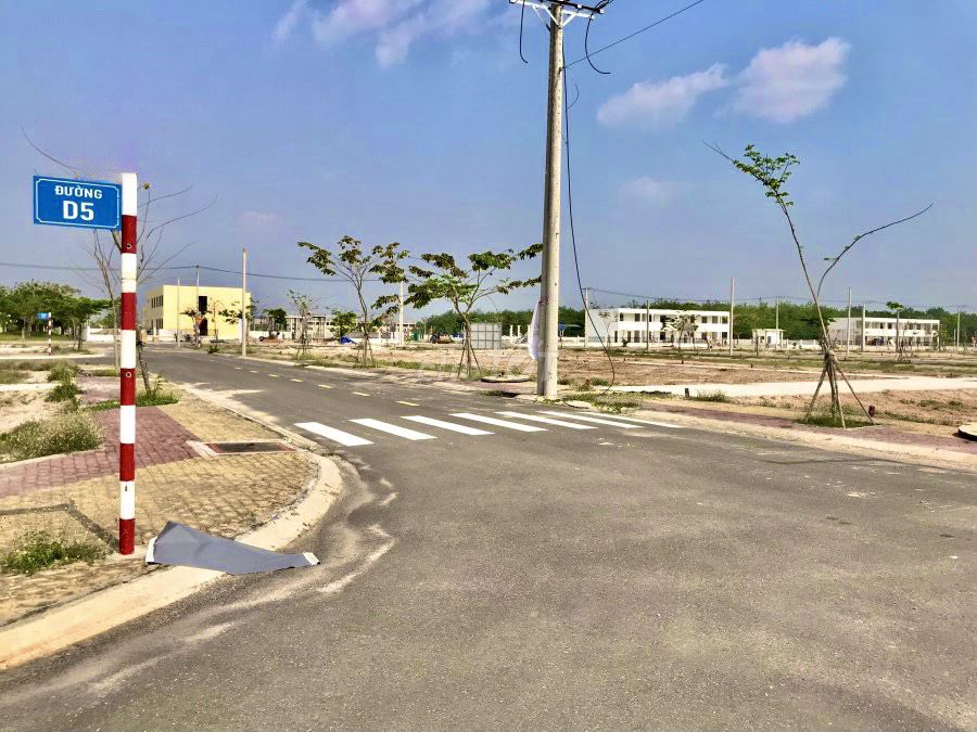Bán Gấp Đất Đường 45M Ngay Cổng Vào Sân Bay Lt Giá 980 Triệu/Nền 100M2