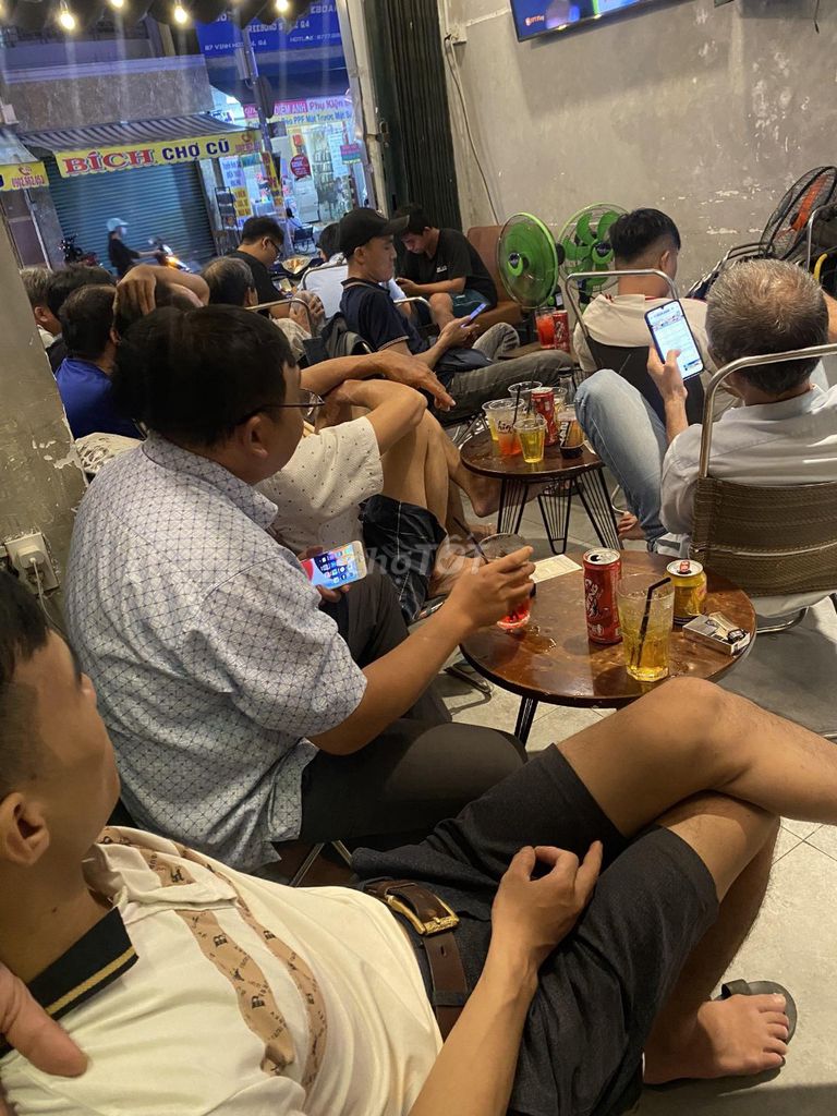 Đi Xuất Cảnh Sang Lại Quán Cafe Đang Kinh Doanh Đông Khách