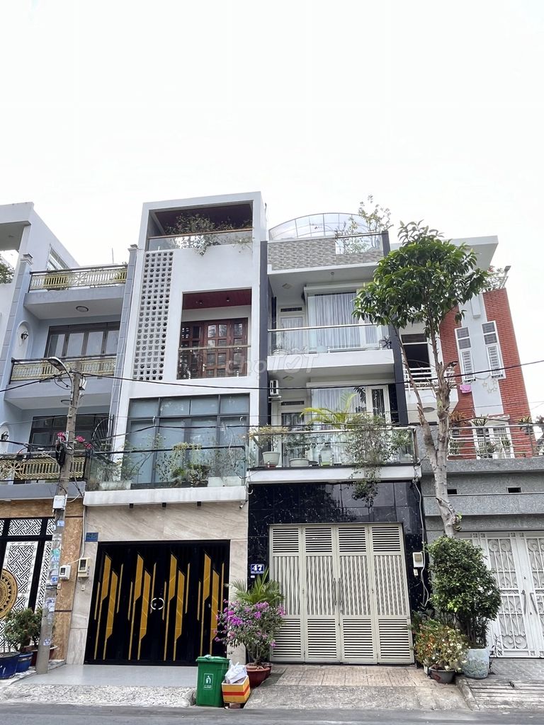 Bán Nhà Đối Diện Aeonmall Bình Tân, 4.5X20M, 1 Trệt 2 Lầu Sân Thượng