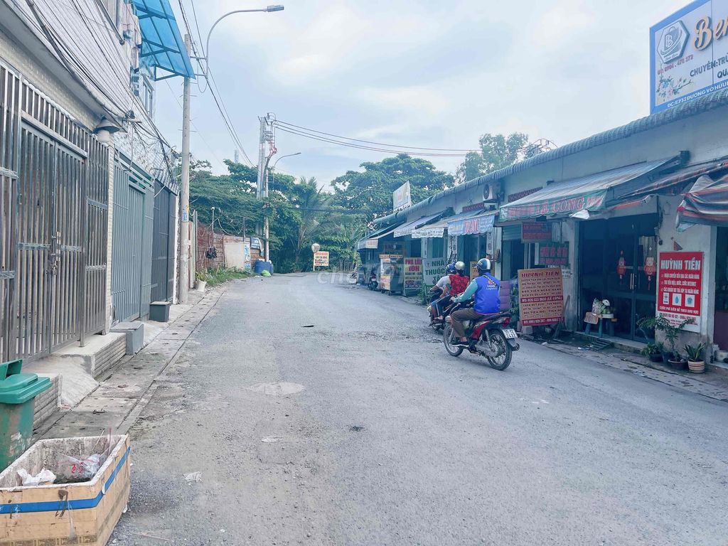 Nhà Mặt Tiền Ngay Chợ, Kcn Lê Minh Xuân, Tổng Dtsd 150 M2