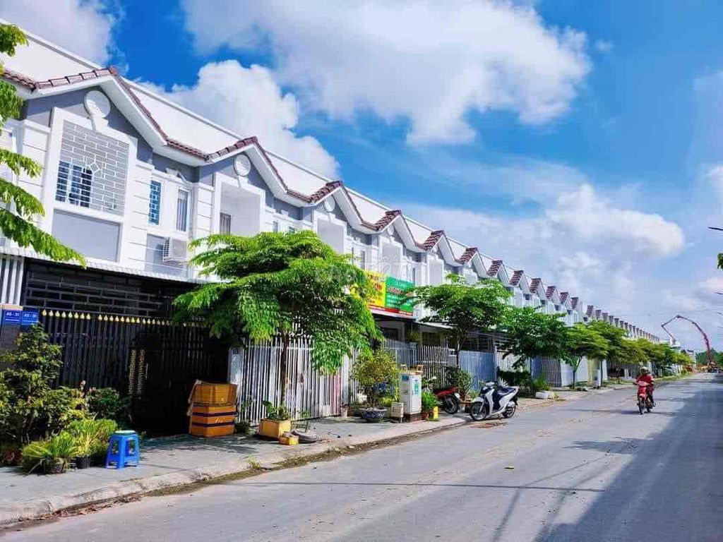 Bán Căn Nhà Mặt Tiền Chợ 100M Vuông, Đường D1 Chu Văn An Trà Vinh