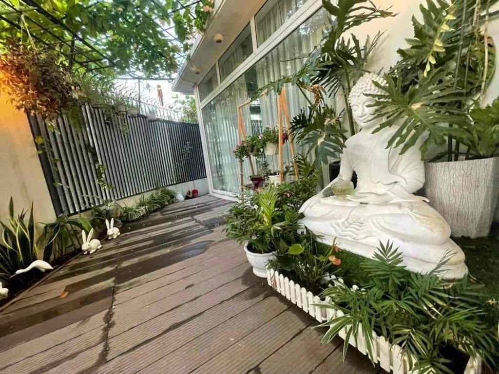🔆🔆 Cho Thuê Biệt Thự Sân Vườn Ngay Hồ Nginh