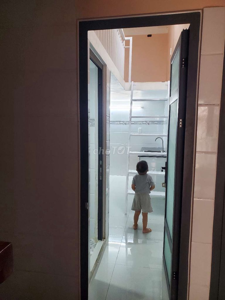 Phòng Gác Cao , Ốp Gạch Sạch Đẹp Ở Tân Phú