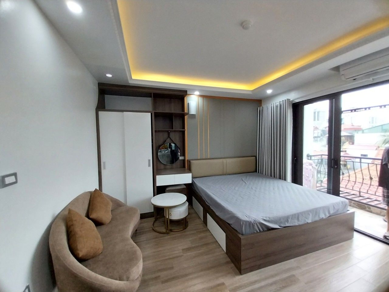 Cho Thuê Căn Apartment Tại Ngõ 29 Võng Thị, Bưởi, Tây Hồ. Ban Công View Hồ. Chỉ 6.5Tr