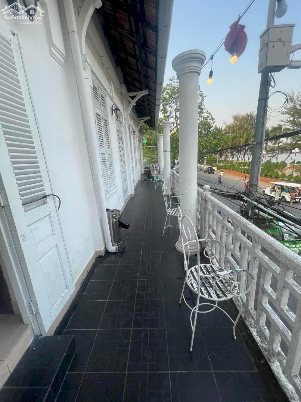 Sang Khách Sạn 18 Phòng, Ngay Bến Ninh Kiều, Mặt Tiền Đường Hai Bà Trưng