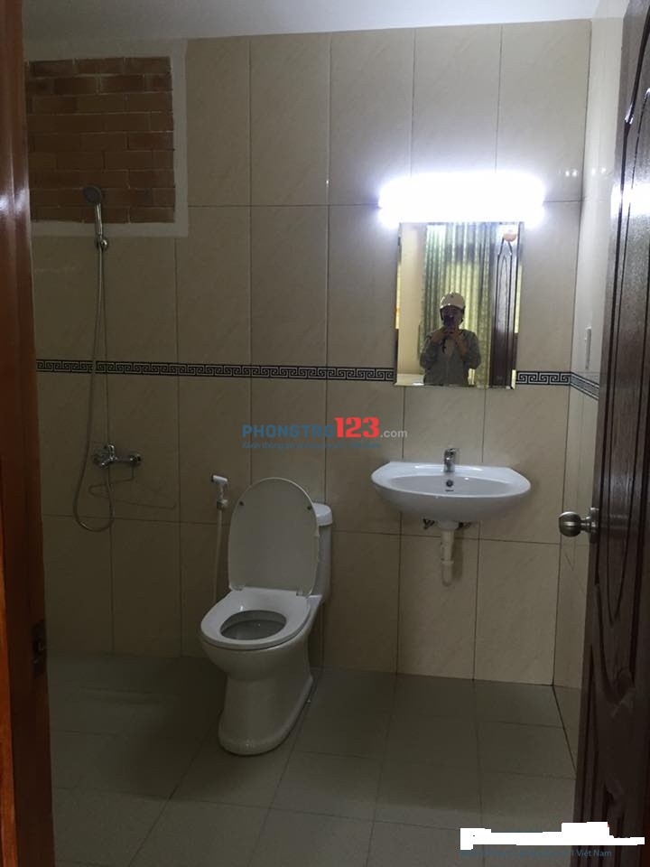 Phòng Đủ Tiện Nghi, Thang Máy Lê Hồng Phong-Q10, Giá 4,7Tr