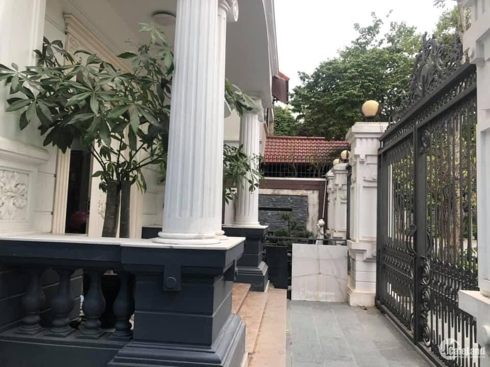 Bán Biệt Thự Siêu Đẹp Đô Thị Việt Hưng, 250M, 4 Tầng, Thang Máy, Sân Vườn: 32 Tỷ