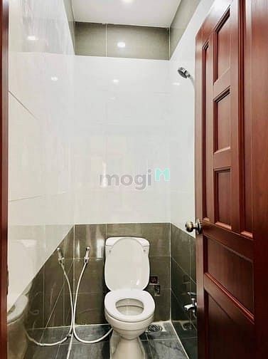 Hẻm Ba Gác Nhà Kha Vạn Cân,Thủ Đức,: 1Ty 380Tr,30M2. Nhà 1 Trệt 1Lầu,