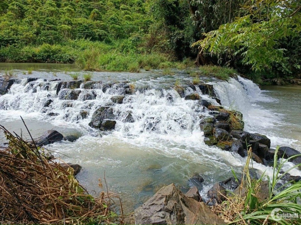 Siêu Phẩm Ôm Thác Siêu Đẹp Tại Gia Lai.