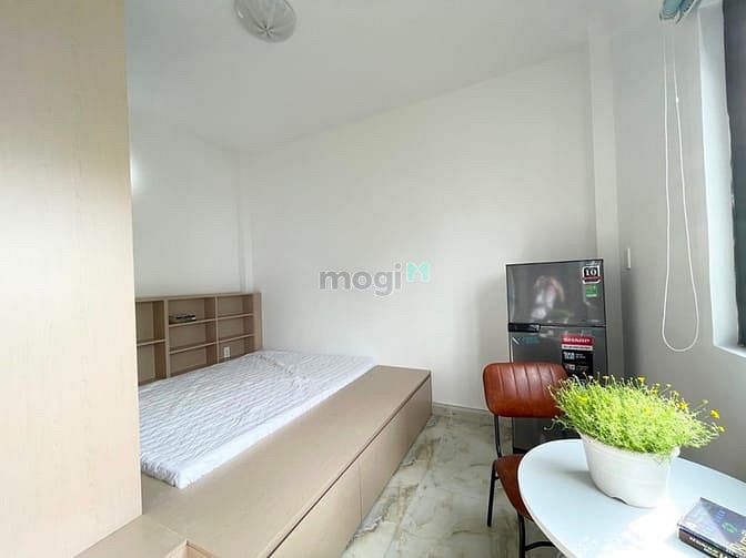 Studio Full Nội Thất Cửa Sổ View Bờ Kè Hoàng Sa Quận 01