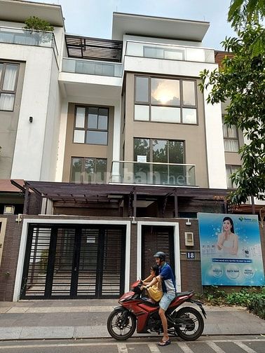 Nhà Mặt Tiền 8M Khu Hà Đô Centrosa, Quận 10. Dtsd: 500M2 + 4 Lầu.