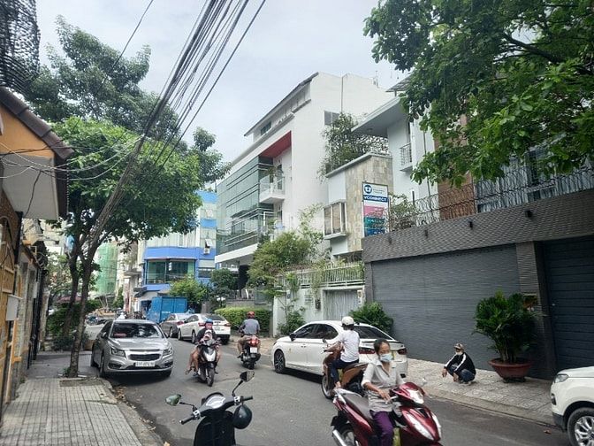 Cho Thuê Biệt Thự 3 Lầu, Hoa Lan Giá 75 Triệu/Tháng