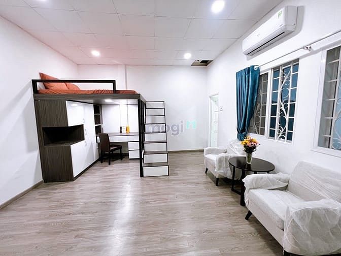 Căn Hộ Duplex Đối Diện Sân Bay Tân Sơn Nhất Cửa Sổ Trời Rộng Thoáng