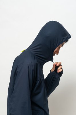 JACKE HOODIE 2025