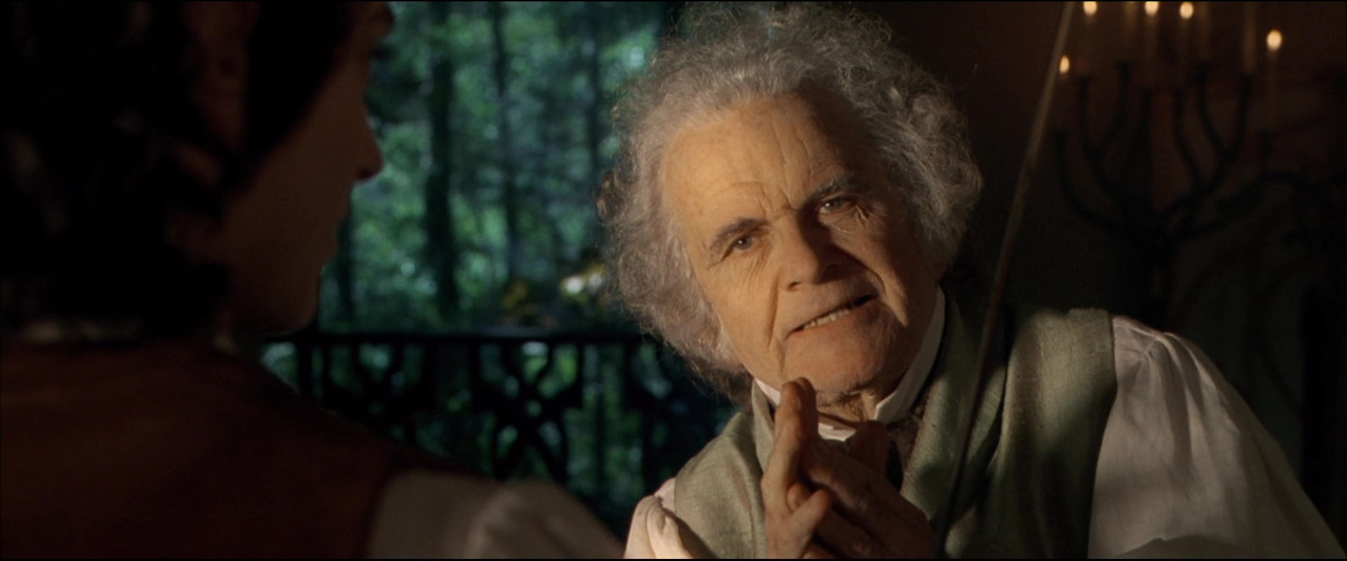 Дядя фродо. Бильбо бэггинс иэн холм. Бильбо бэггинс актер властелин. Властелин колец фродо бэггинс. Элайджа вуд хоббит.