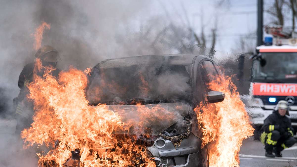 How dangerous are electric cars on fire really? Padeye