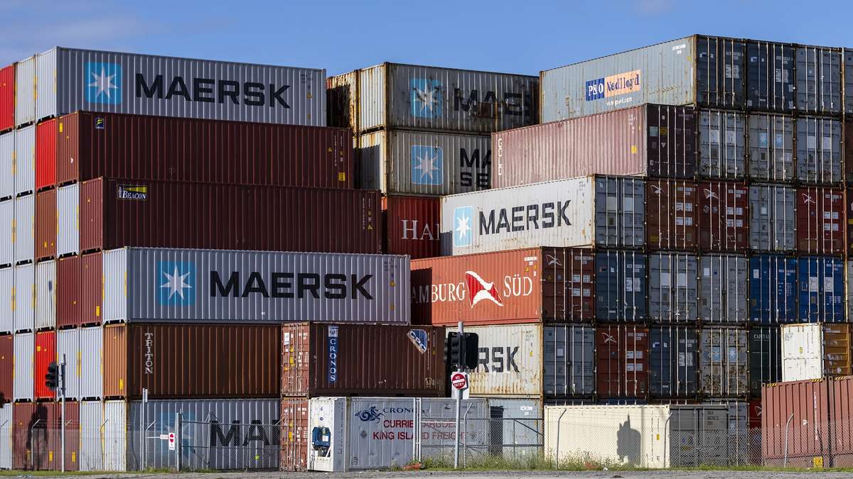 To the annoyance of customers, shelves at Lidl and Aldi remain empty in