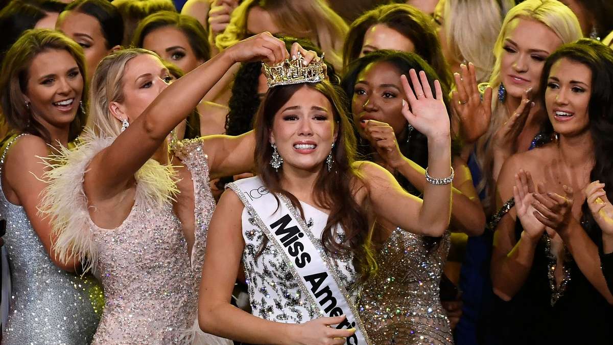 Emma Broyles from Alaska was crowned "Miss America" Padeye
