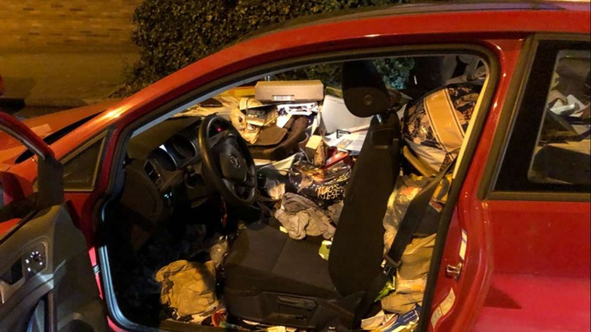 Car full of rubbish police set driver cleanup period Padeye