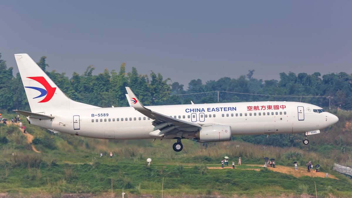 China Boeing 737 crashed with 132 people on board machine according