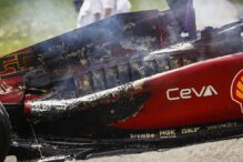Daños por incendio en el coche de Carlos Sainz, Ferrari F1-75