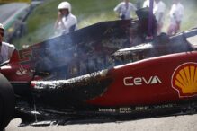 El coche quemado de Carlos Sainz, Ferrari F1-75, tras un incendio que provoca su retirada