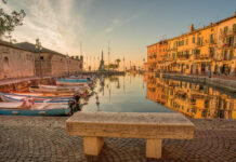 29634252-picturesque-lazise-on-lake-garda-which-is-very-popular-particularly-with-tourists-from-bavaria-and-baden-wuerttemberg-2ceez6ltj5fe-1 Malerisch: Lazise am Gardasee, das insbesondere bei Touristen aus Bayern und Baden-Württemberg sehr beliebt ist.