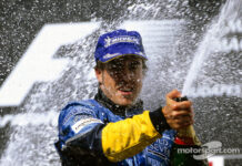 Podio: champán para Fernando Alonso