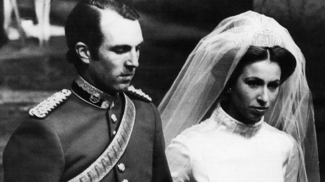 Prinzessin Anne sah mit ihren 23 Jahren bei ihrer ersten Hochzeit mit dem 25 Jahre alten Kapitän Mark Phillips am 14. November im Jahr 1973 wunderschön aus.