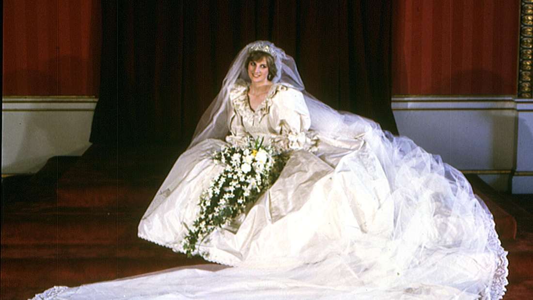 Lady Diana in ihrem Brautkleid am Tag ihrer Hochzeit.