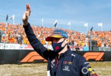 Max Verstappen, Red Bull Racing, 1ª posición, llega al Parc Ferme