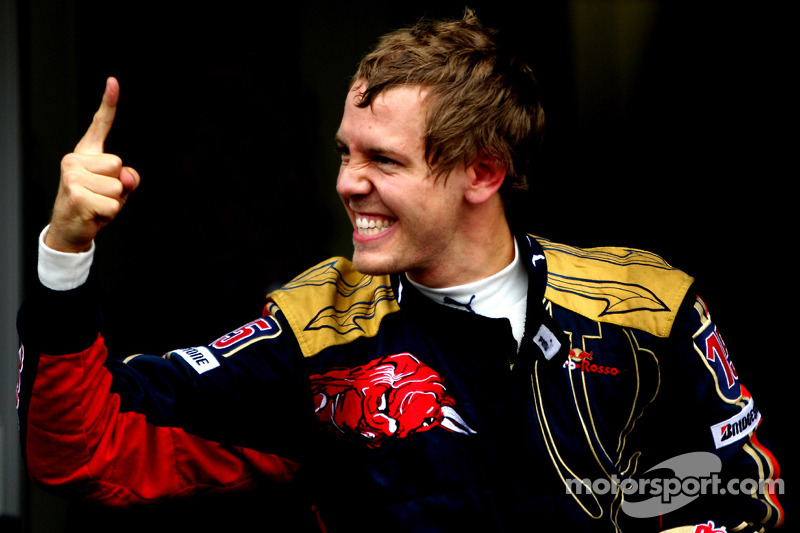 Ganador de la pole Sebastian Vettel celebra