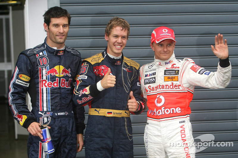 El autor de la pole Sebastian Vettel, el segundo Heikki Kovalainen, y tercero Mark Webber