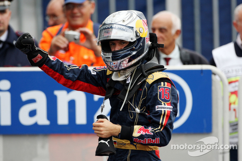 Ganador de la carrera Sebastian Vettel celebra
