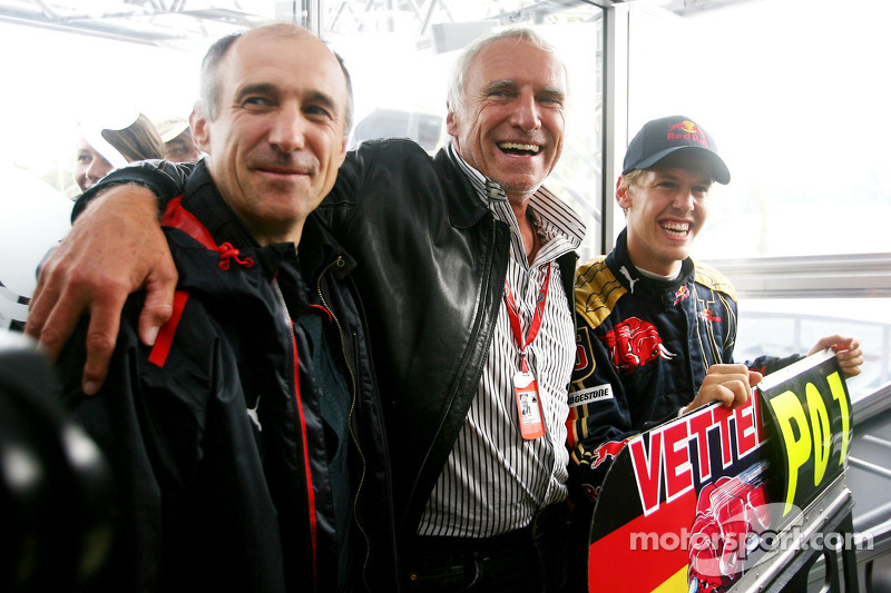 Ganador de la carrera Sebastian Vettel celebra con Franz Tost, director de Scuderia Toro Rosso y Die