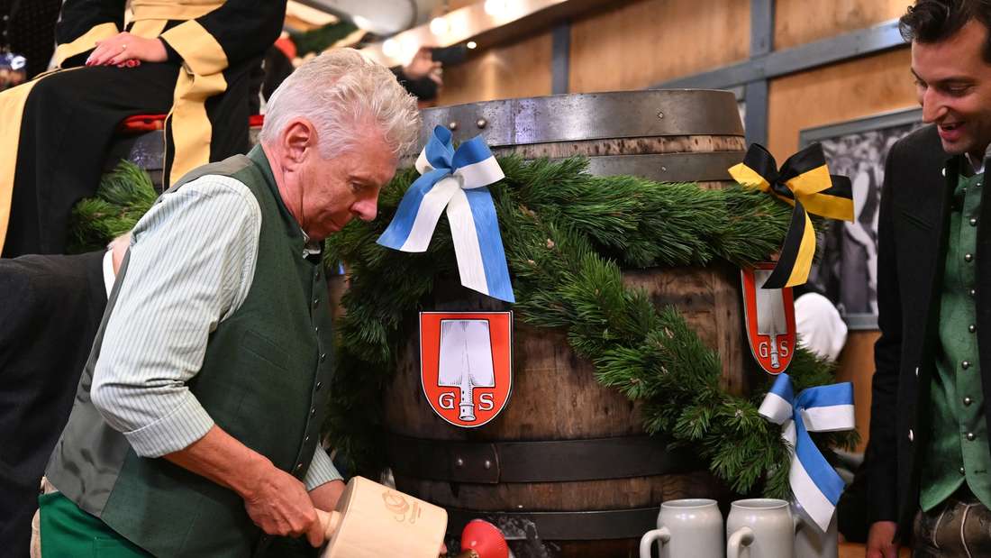 29866076-mayor-dieter-reiter-at-the-tapping-1uziesexq2fe Oberbürgermeister Dieter Reiter beim Anstich