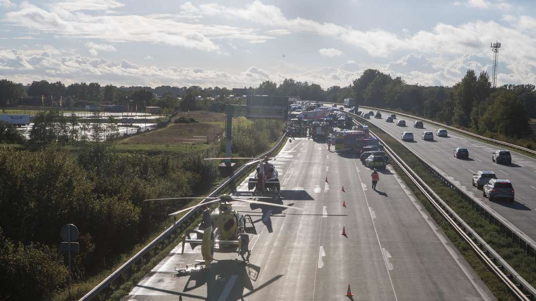 Mehrere Fahrzeuge waren bei dem schweren Unfall auf der A1 bei Elsdorf beteiligt