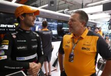 Daniel Ricciardo, McLaren, con Zak Brown, director general de McLaren Racing