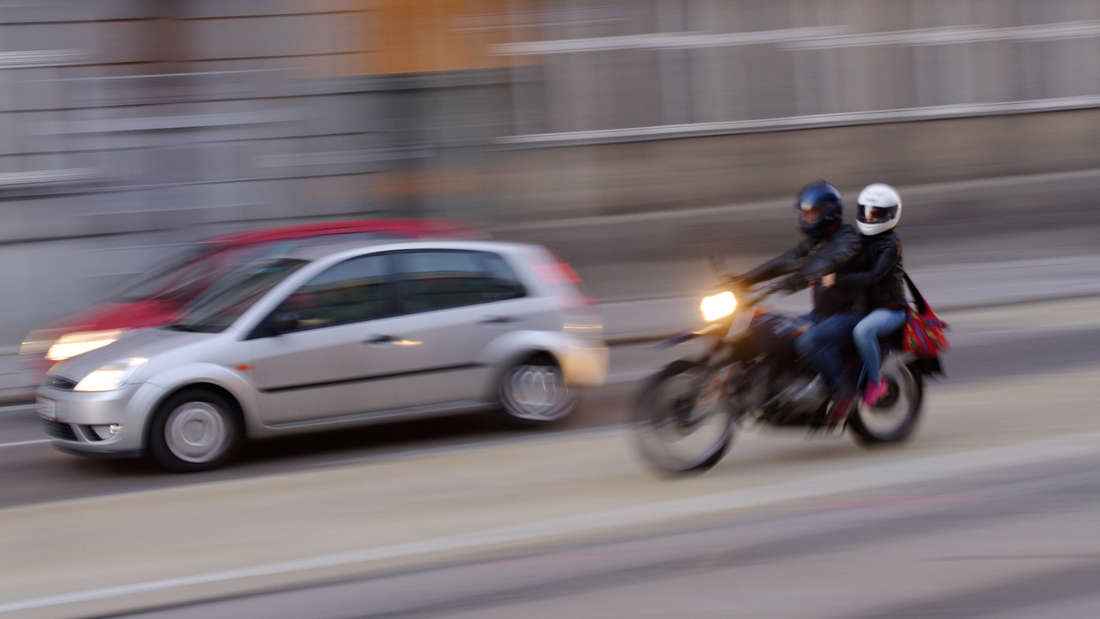 30130984-new-traffic-sign-road-traffic-car-motorcycle-bicycle-70-euro-penalty-point-flensburg-2e4tfuz83yfe-3 Ein neues Straßenschild soll im Verkehr für mehr Sicherheit sorgen – viele kennen es allerdings noch nicht.