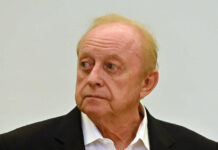 Alfons SCHUHBECK bei seinem Prozess vor Gericht in München.