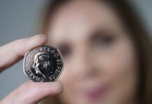 Erste Münzen mit Charles-Konterfei