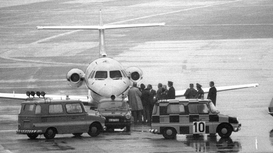 Abflug von München-Riem: Mit dieser Maschine wurden die drei Olympia-Terroristen von Zagreb geflogen - ihre erste Etappe auf dem Weg in die Freiheit.