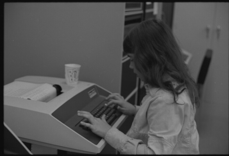 Children working on VT105 and LA30 - Image 4