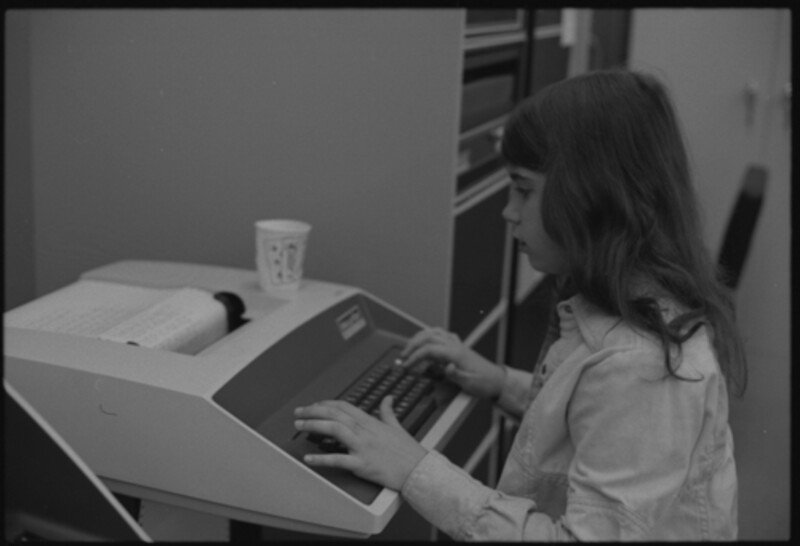 Children working on VT105 and LA30 - Image 5